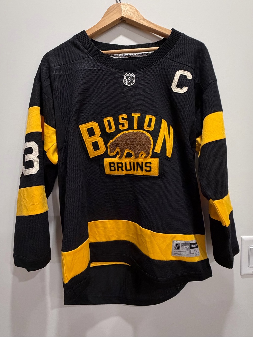 2016 NHL Winter Classic Boston Bruins Jersey Youth L/XL Chara C Reebok